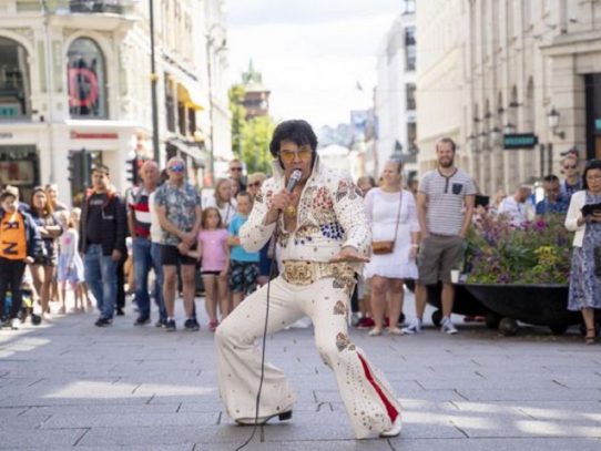 Un noruego bate un récord mundial cantando Elvis durante 50 horas
