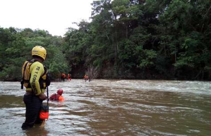 Trece personas desaparecidas tras la crecida de un río en Veraguas