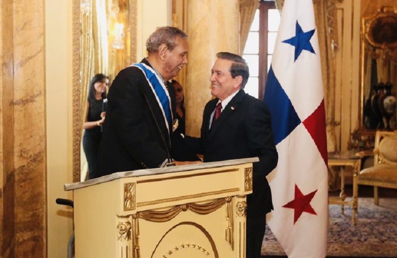 Andrés Vega Domplin fue condecorado con la Orden Omar Torrijos Herrera