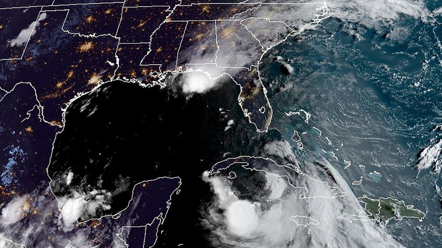 La tormenta Laura se convierte en huracán en el Golfo de México