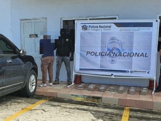 Decomisan 26 paquetes de presunta droga dentro de un vehículo en La Espiga