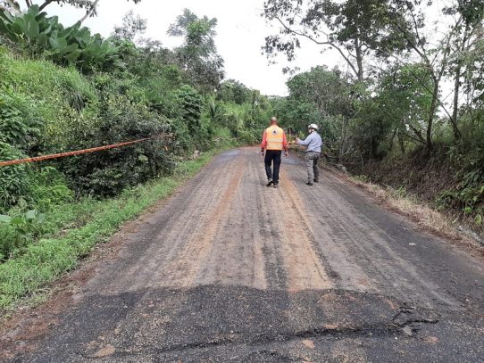 Sinaproc inspecciona grietas en la tierra y cierra acceso vial hacia Breñón, Chiriquí