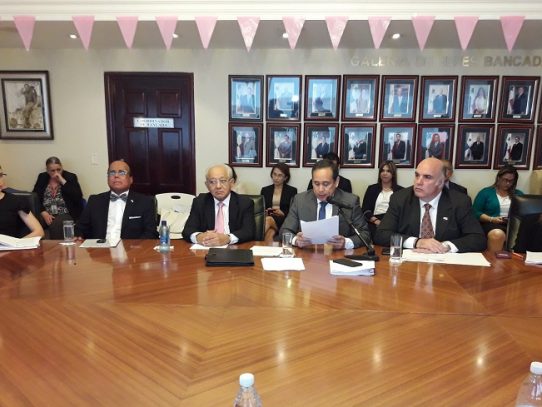 Embajadores de Panamá ante seis países comparecen en la Asamblea