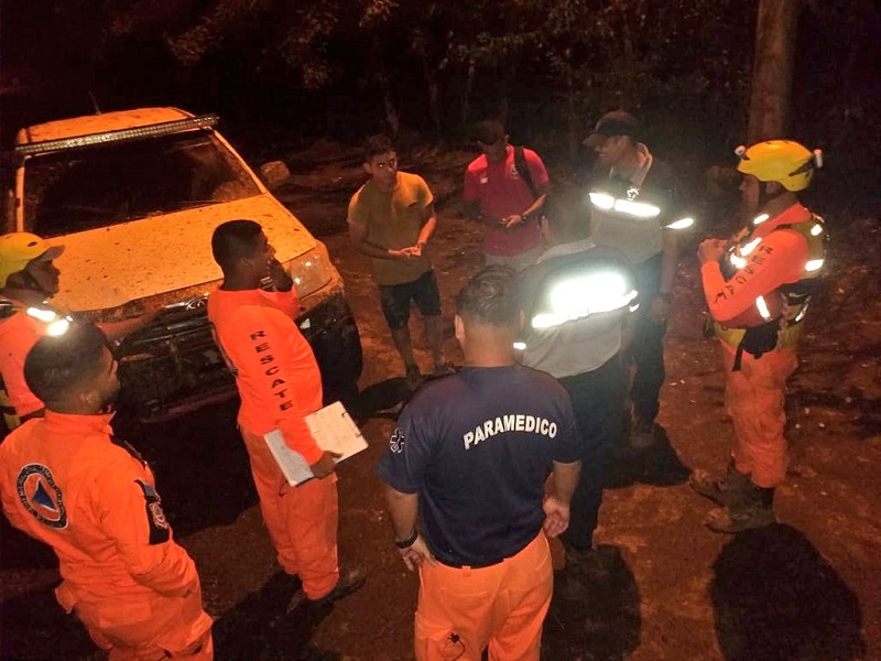 Rescatan a 16 personas tras crecida de río en Panamá Este