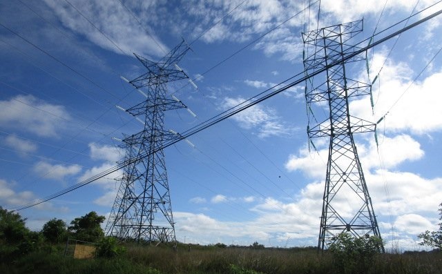 Varios sectores afectados por  incidencia en la línea de transmisión eléctrica