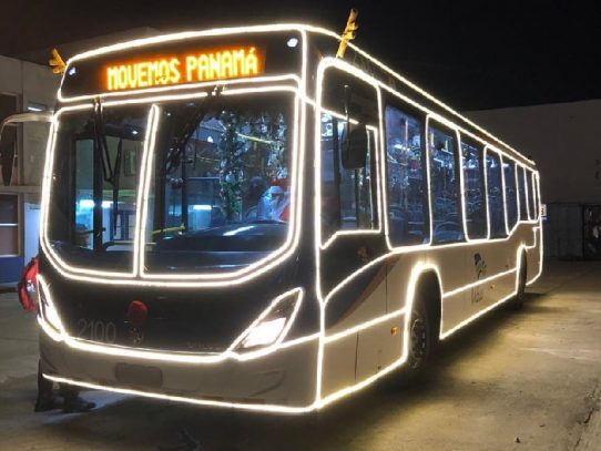 El Bus Navideño recorre las calles de la ciudad de Panamá