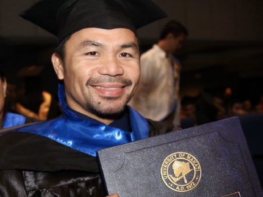 Manny Pacquiao se graduó de Ciencia Política