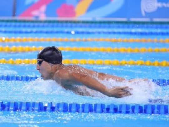 Nadador panameño Tyler Christianson clasifica a la final de los 200mts combinados