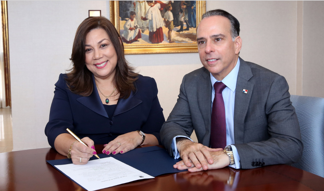 María Roquebert León toma posesión como representante permanente de Panamá ante la OEA