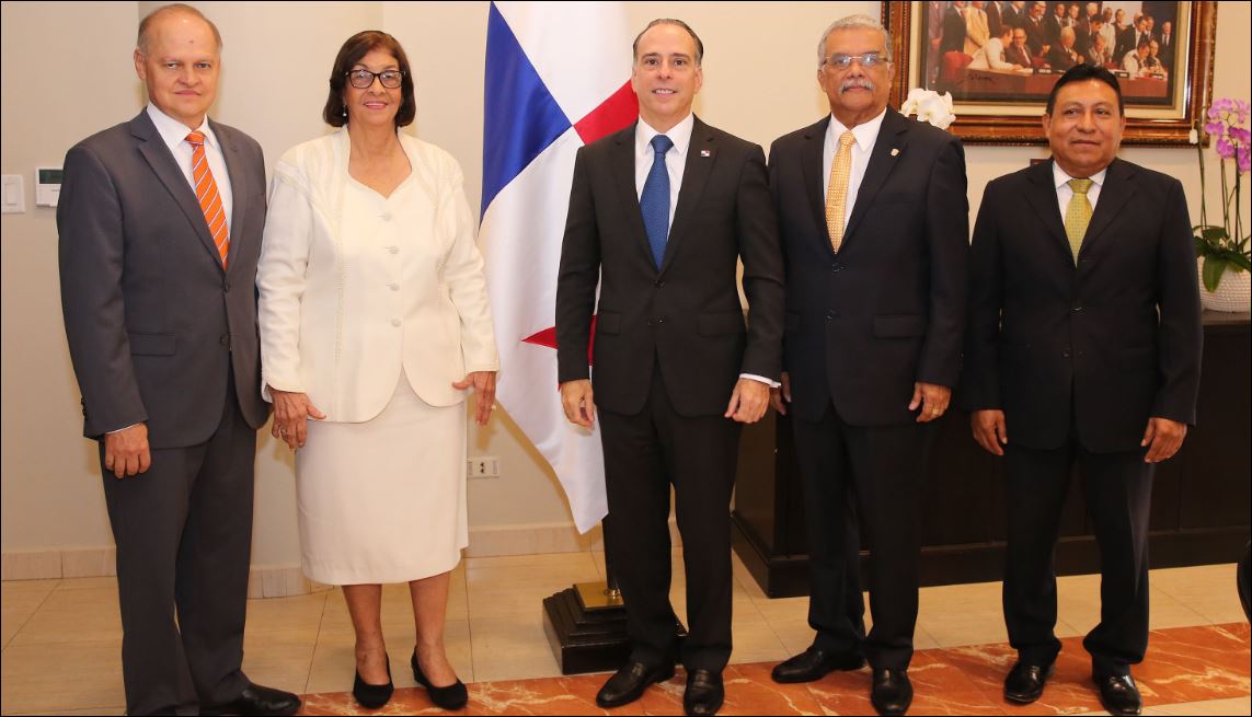 Embajadores del país en Paraguay, Chile, Nicaragua, Bolivia y Qatar toman posesión