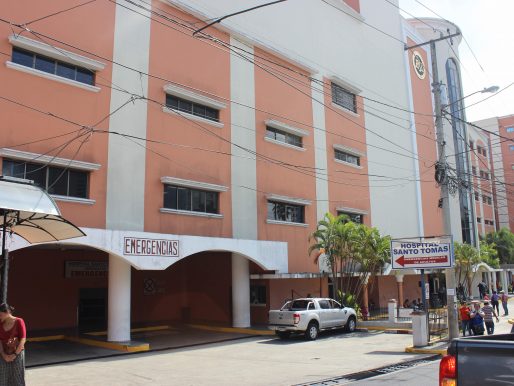 Sicario vestido de médico mata a un hombre en el Santo Tomás