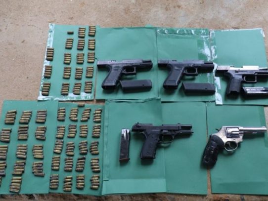 Policía decomisa más armas de fuego y droga en La Joyita, tras matanza