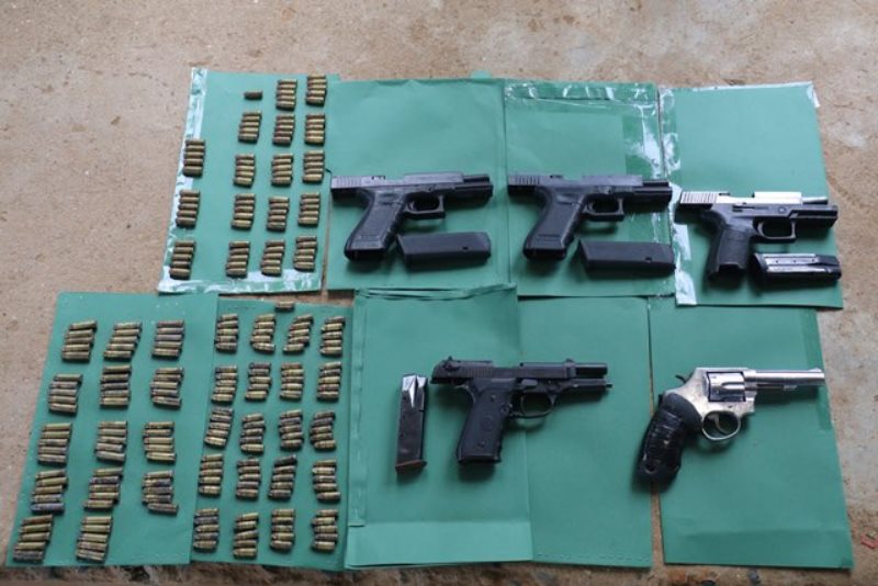 Policía decomisa más armas de fuego y droga en La Joyita, tras matanza