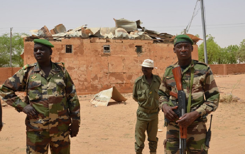 Sube a 89 el balance de soldados muertos en ataque contra un base militar de Níger