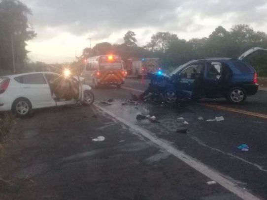 Un muerto y varios heridos en accidente de tránsito en Colón