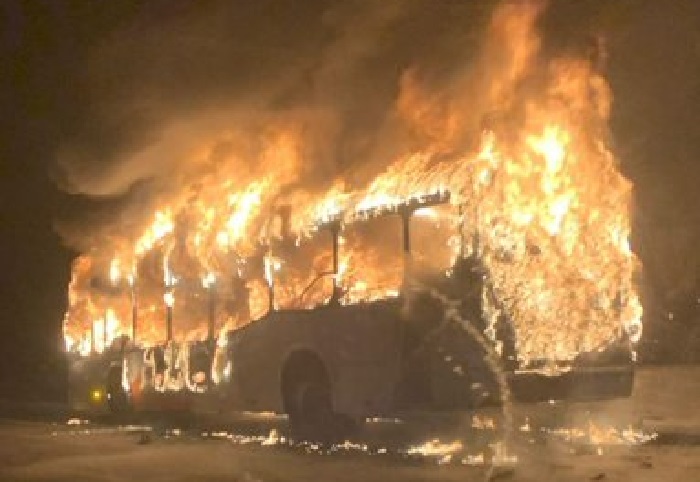Metrobús se incendia en el Corredor Norte