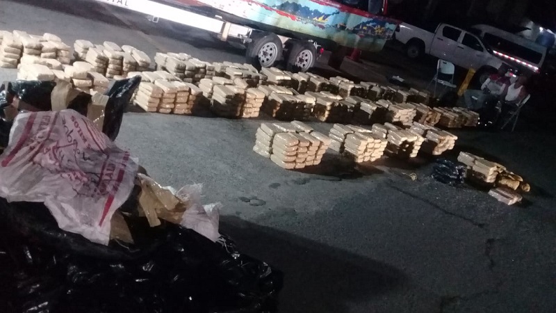 Decomisan más de mil paquetes de droga a bordo de una lancha en Darién