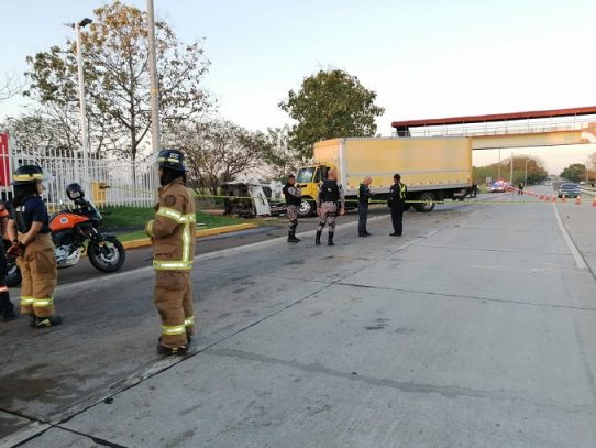 Un muerto y 14 heridos por accidente vehicular en Divisa