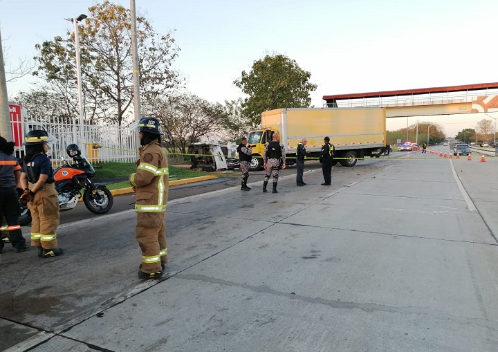 Un muerto y 14 heridos por accidente vehicular en Divisa