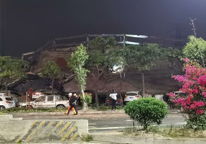 Un hotel se derrumba en ciudad china de Quanzhou, 70 personas bajo los escombros