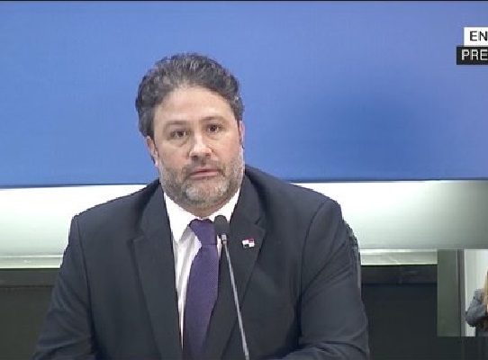 Ministro Rojas Pardini se defendió de señalamientos sobre proyectos y contratos en el sector privado