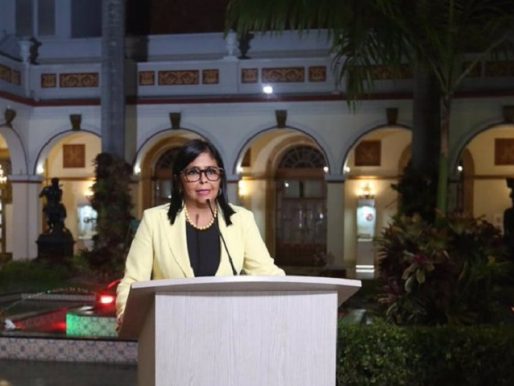 Trump advierte a Delcy Rodríguez de que si no actúa bien acabará peor que Maduro