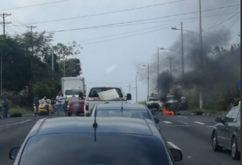 Reabren la Autopista Panamá Colón tras protestas por ayuda del gobierno