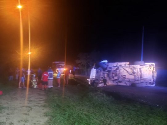 Rescatan a conductor atrapado tras accidente de tránsito en Coclé