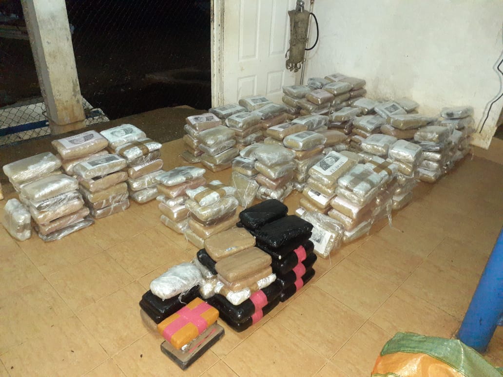 Decomisan 251 paquetes de presunta droga en Isla San Miguel