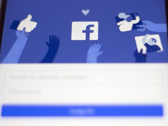 Facebook lanza su servicio de citas en EEUU