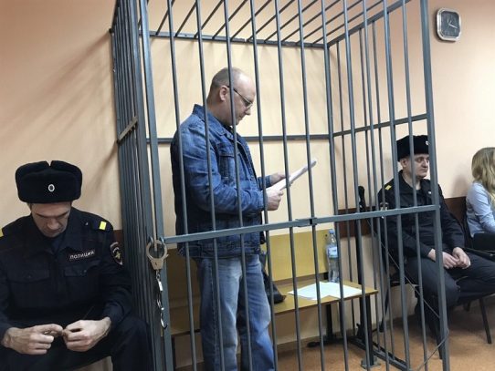 Condenan en Rusia a testigo de Jehová a seis años de prisión