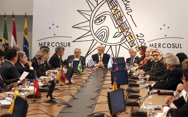 La UE quiere avanzar "decididamente" en negociación con Mercosur