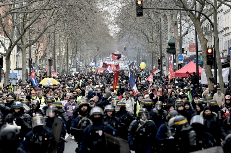 Gobierno francés promete "propuestas concretas" en nueva jornada de protestas por pensiones
