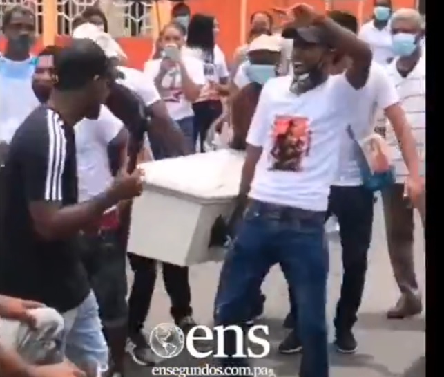 #Video: Sepelio termina en disturbio en Pacora