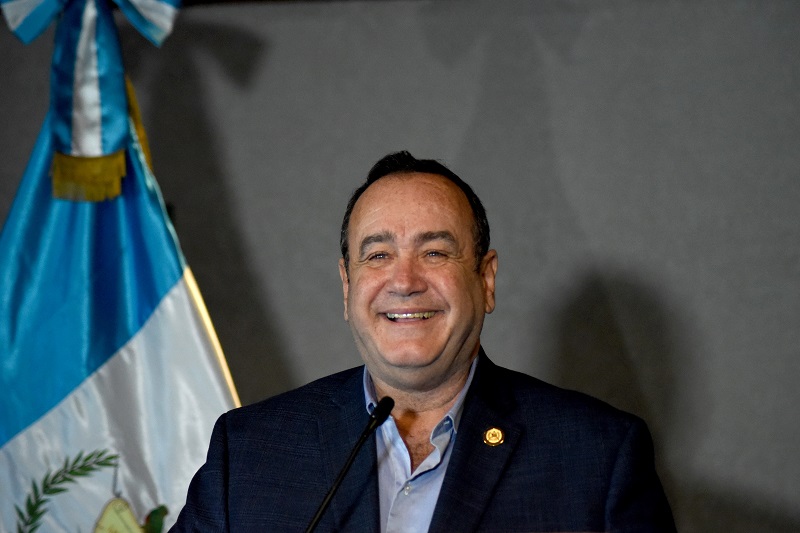 Giammattei asume presidencia de Guatemala con promesas de atacar pobreza y corrupción