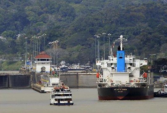 Panamá y Grecia comparten avances en materia de transporte marítimo