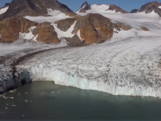 La NASA sondea los mares de Groenlandia, amenazada por el deshielo