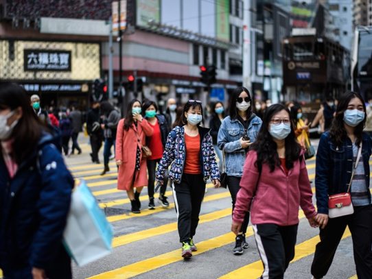 Hong Kong cierra estadios, playas y museos para combatir el coronavirus