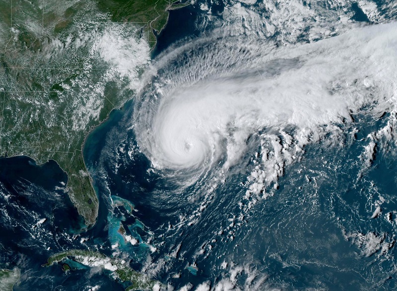 Bermuda se prepara para la llegada del huracán Humberto, de categoría 3