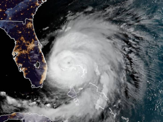 Dorian se acerca a sureste de EEUU tras causar devastación en las Bahamas