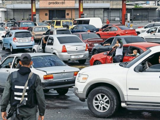 Gobierno venezolano garantiza suministro de gasolina en medio de escasez
