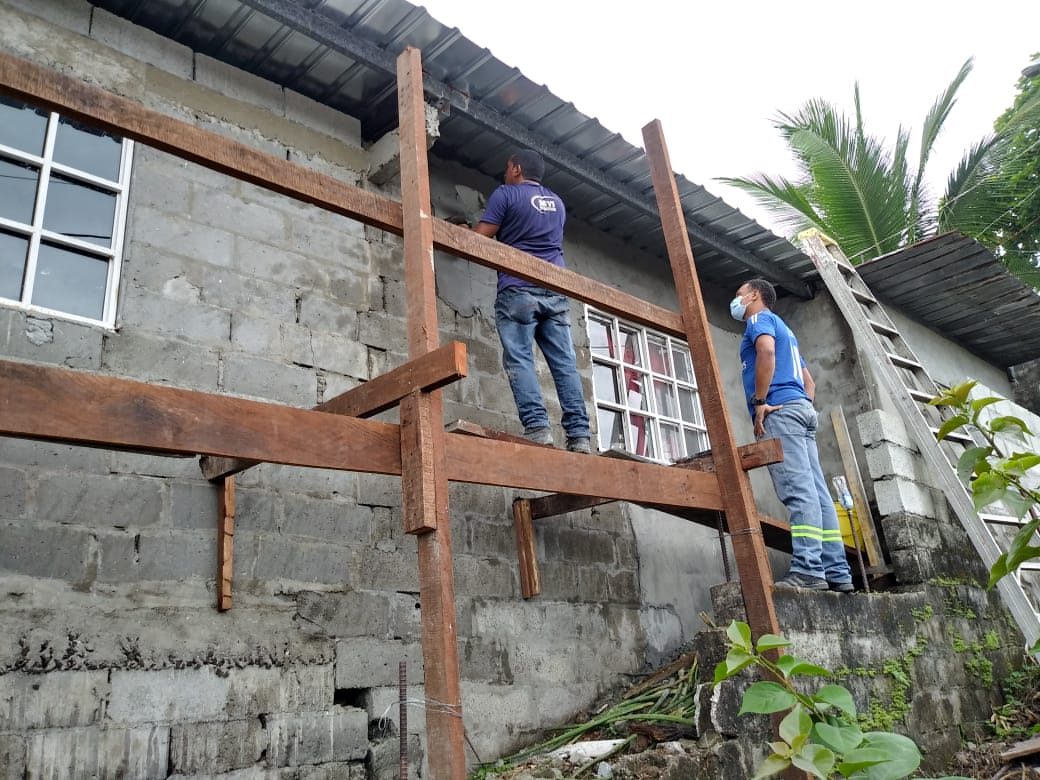 Reparan vivienda afectada por desprendimiento de techo en San Miguelito