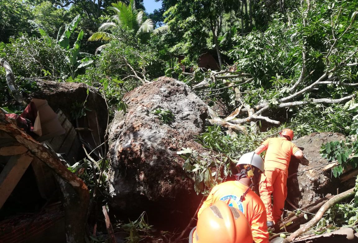 Atienden familias por deslizamiento de rocas en Panamá Norte