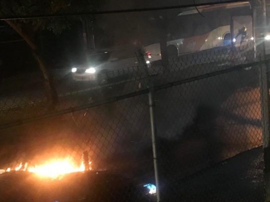 Vandalizan Metro Bus durante cierre de la Avenida Manuel E. Batista