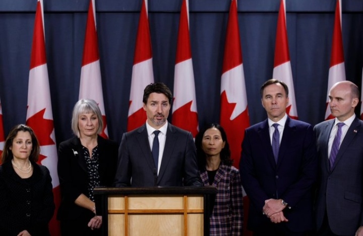 Canadiense Trudeau trabaja desde su casa y su esposa es examinada por COVID-19