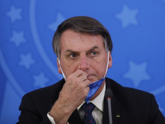 "Brasil no puede parar": Bolsonaro desafía protocolos anticoronavirus y da un paseo