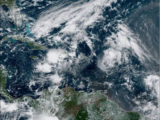 Huracán Jerry se mueve rumbo a islas del Caribe