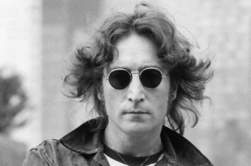Las gafas de sol redondas de John Lennon serán subastadas