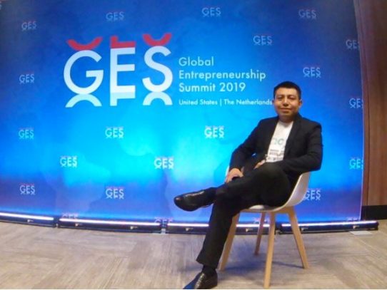 Programador guna Kelvin Alvarado participó de Cumbre Global de Emprendimiento
