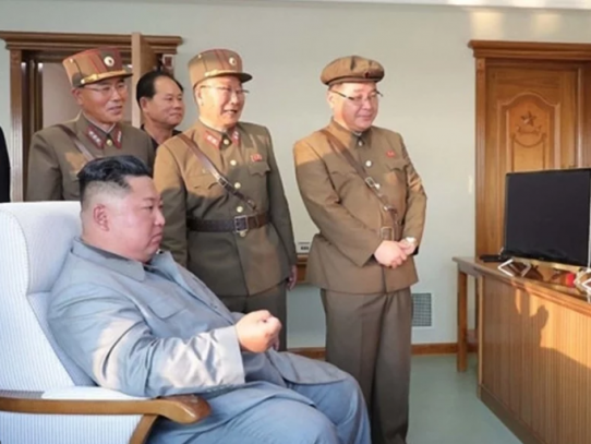 Kim Jong Un supervisó pruebas con 'lanzamisiles múltiple súper grande'
